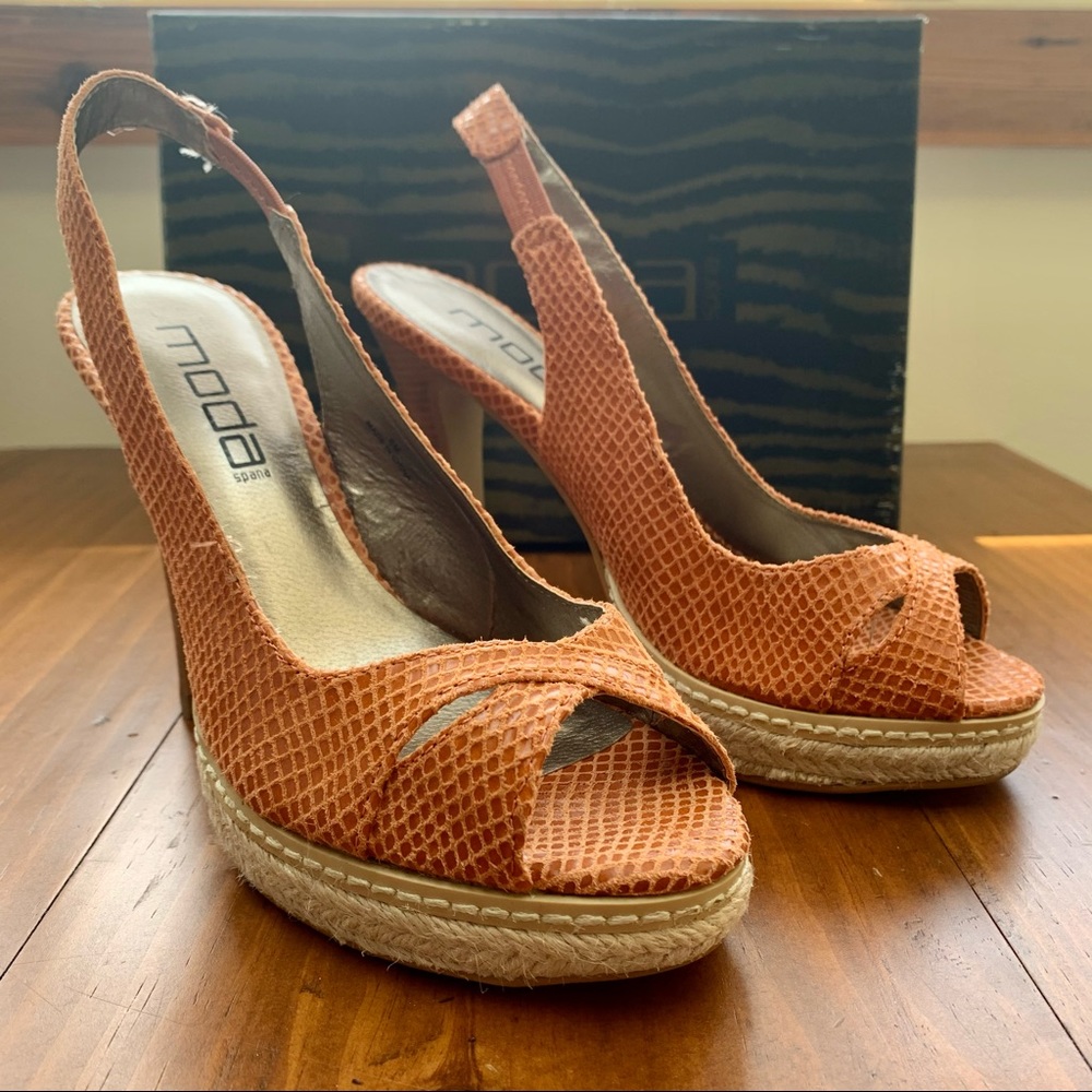 Moda Spana Nina Orange Slingback Peep-Toe Pumps